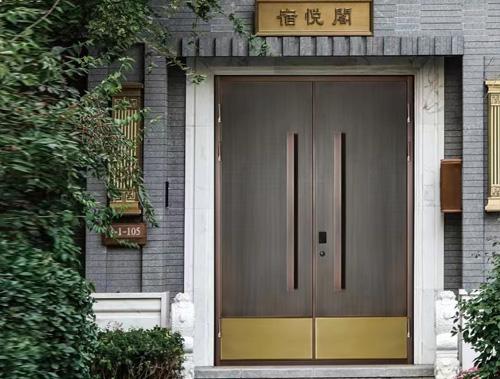 銅門實(shí)景工程案例31